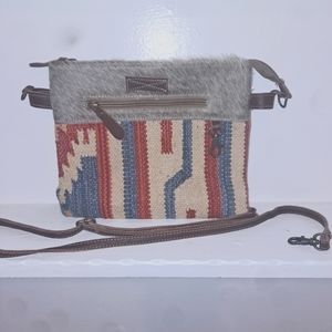 MYRA CROSSBODY BAG
